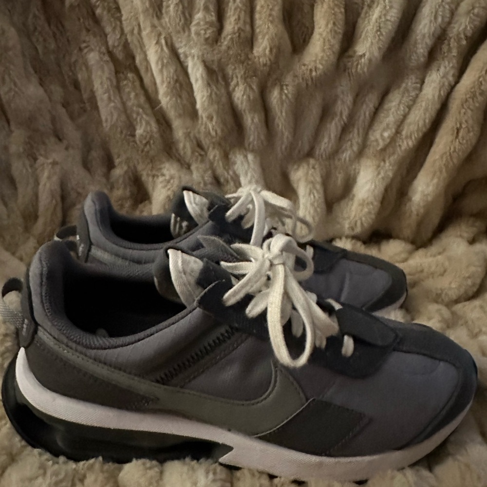 Men's Gray and Black Sneakers